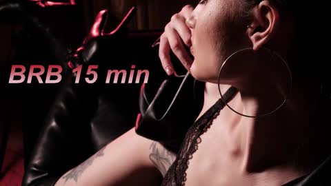 Lisa Moore online show from 29, 11, 2025