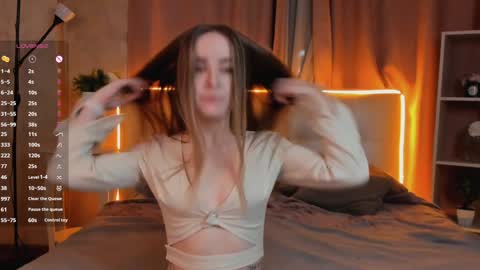 Snapshot of lisanelsona chatting on 30, 12, 2024 Hello our names are Kate and Alice this is our first day here. online show from 30, 12, 2024