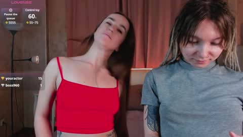 Snapshot of lisanelsona chatting on 11, 1, 2025 Hello our names are Kate and Alice this is our first day here. online show from 11, 1, 2025