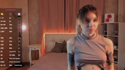 Snapshot of lisanelsona chatting on 13, 1, 2025 Hello our names are Kate and Alice this is our first day here. online show from 13, 1, 2025