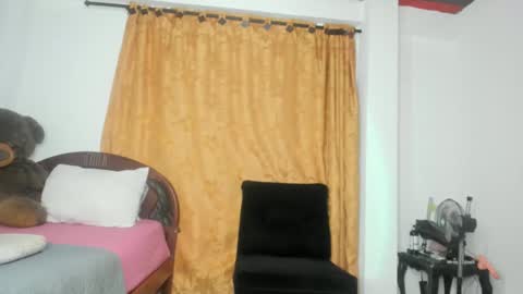 lissa_petitee online show from 6, 3, 2025