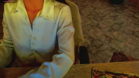 Snapshot of lisstaylor chatting on 12, 11, 2025 Liss online show from 12, 11, 2025