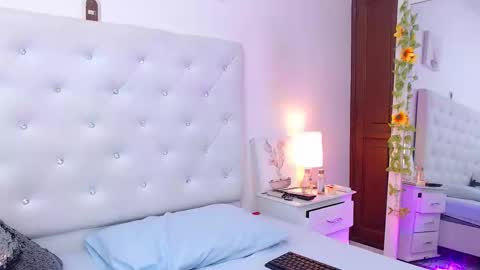 litleslut_ online show from 19, 2, 2025