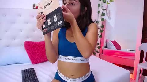 Snapshot of litleslut_ chatting on 24, 11, 2025 litleslut_ online show from 24, 11, 2025