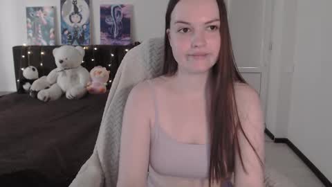 Snapshot of little__flowers chatting on 4, 10, 2025 little__flowers online show from 4, 10, 2025