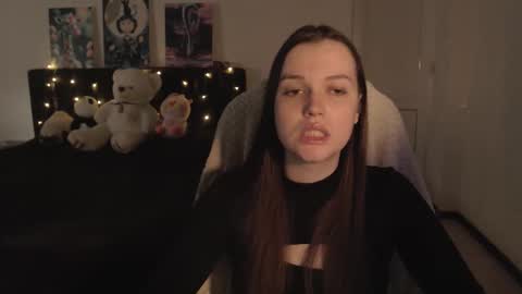 Snapshot of little__flowers chatting on 27, 10, 2025 little__flowers online show from 27, 10, 2025