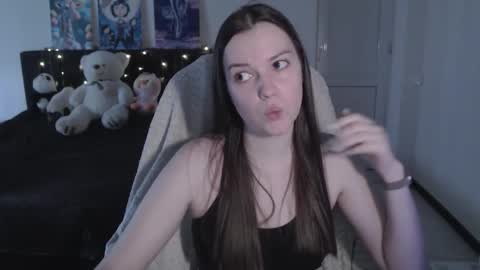 Snapshot of little__flowers chatting on 23, 11, 2025 little__flowers online show from 23, 11, 2025