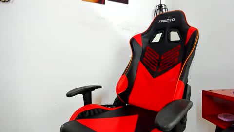 Snapshot of little_aphrodite2 chatting on 13, 11, 2025 Aliciaparaisss online show from 13, 11, 2025