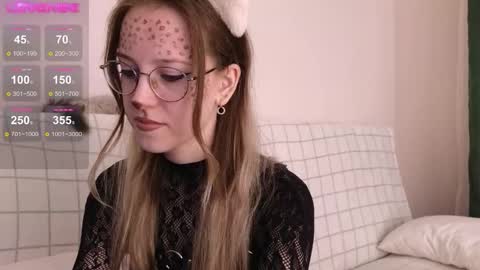 Snapshot of little_bliss chatting on 13, 11, 2025 little_bliss online show from 13, 11, 2025