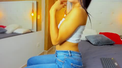 Snapshot of little_jenni chatting on 27, 1, 2025 online show from 27, 1, 2025