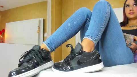 Snapshot of little_jenni chatting on 22, 9, 2025 online show from 22, 9, 2025