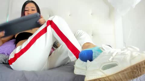 Snapshot of little_jenni chatting on 25, 10, 2025 online show from 25, 10, 2025