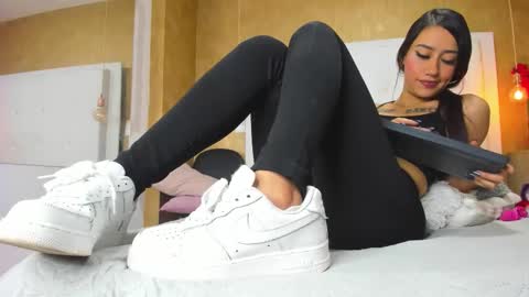 Snapshot of little_jenni chatting on 30, 10, 2025 online show from 30, 10, 2025