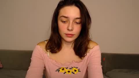 Mia   Im online every day 1530 PM in New York  2030 PM in London online show from 13, 12, 2025