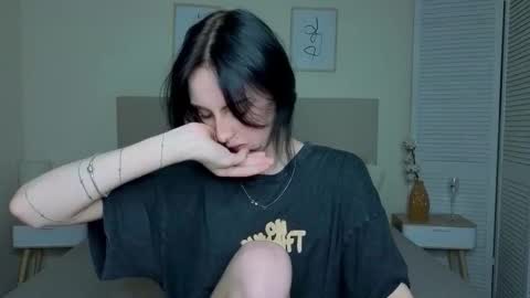 Snapshot of little_mollee chatting on 12, 11, 2025 little_mollee online show from 12, 11, 2025