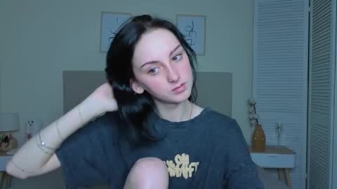 Snapshot of little_mollee chatting on 17, 11, 2025 little_mollee online show from 17, 11, 2025