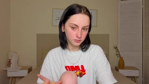 Snapshot of little_mollee chatting on 23, 11, 2025 little_mollee online show from 23, 11, 2025