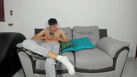 Snapshot of little_show_sexy chatting on 15, 11, 2025 little_show_sexy online show from 15, 11, 2025