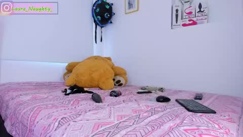 Im Laura. buy my contentcompra mi contenido offline  online show from 4, 1, 2025