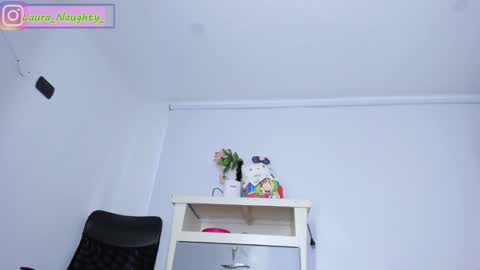 Im Laura. buy my contentcompra mi contenido offline  online show from 14, 1, 2025