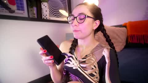 Emily Hill online show from 18, 10, 2025