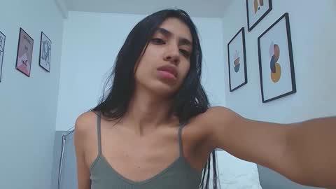 Snapshot of littlee_emilyy_ chatting on 5, 12, 2024 Emily  online show from 5, 12, 2024