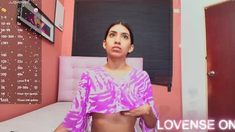 Snapshot of littlee_emilyy_ chatting on 29, 12, 2024 Emily  online show from 29, 12, 2024