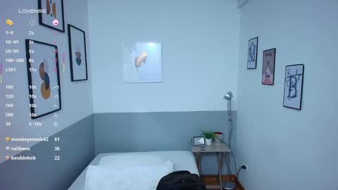 Snapshot of littlee_emilyy_ chatting on 18, 2, 2025 Emily  online show from 18, 2, 2025