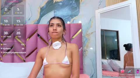 Snapshot of littlee_emilyy_ chatting on 3, 10, 2025 Emily  online show from 3, 10, 2025