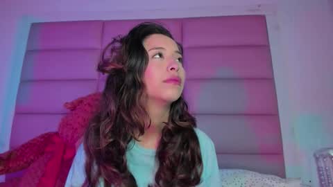 littlee_emma_ online show from 22, 12, 2025