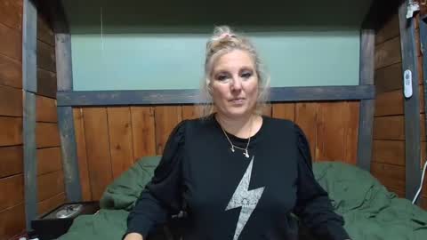 lisanixs online show from 7, 10, 2025