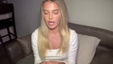 Snapshot of littlemaryjane19 chatting on 19, 12, 2024 Marciabrady online show from 19, 12, 2024