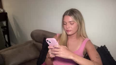 Snapshot of littlemaryjane19 chatting on 4, 1, 2025 Marciabrady online show from 4, 1, 2025