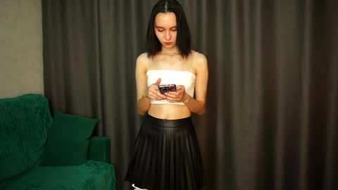 Molly online show from 7, 10, 2025
