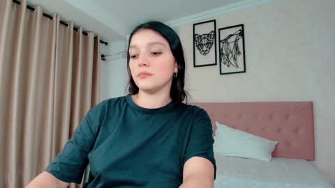 Sarahs Room online show from 24, 1, 2025