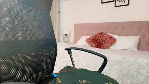 Sarahs Room online show from 23, 9, 2025