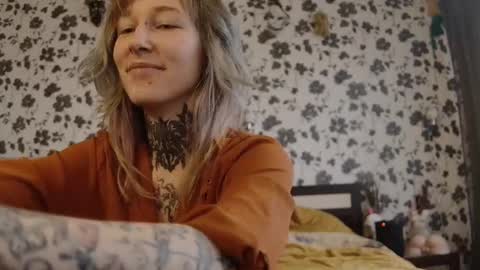 Snapshot of littlespacemouse chatting on 14, 10, 2025 Niki free tg channel with some photos gifs and info about streams online show from 14, 10, 2025