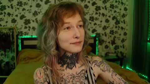 Snapshot of littlespacemouse chatting on 19, 10, 2025 Niki free tg channel with some photos gifs and info about streams online show from 19, 10, 2025