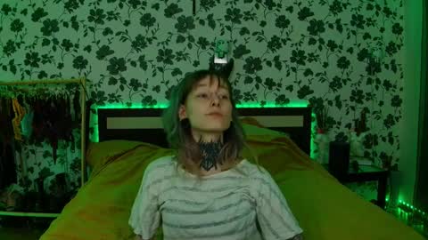 Snapshot of littlespacemouse chatting on 20, 10, 2025 Niki free tg channel with some photos gifs and info about streams online show from 20, 10, 2025