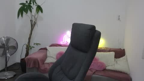 littlestellaspark online show from 24, 9, 2025