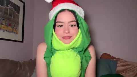 Snapshot of littlesugarpea chatting on 25, 12, 2024 Little Sugar Pea  online show from 25, 12, 2024