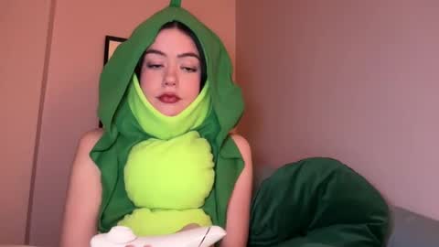 Snapshot of littlesugarpea chatting on 8, 1, 2025 Little Sugar Pea  online show from 8, 1, 2025