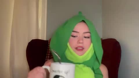 Snapshot of littlesugarpea chatting on 9, 9, 2025 Little Sugar Pea  online show from 9, 9, 2025