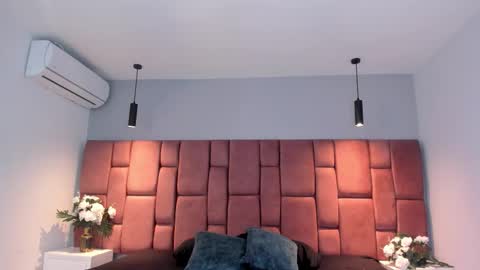 Snapshot of littlevaale chatting on 17, 10, 2025 littlevaale online show from 17, 10, 2025