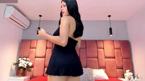 Snapshot of littlevaale chatting on 18, 10, 2025 littlevaale online show from 18, 10, 2025