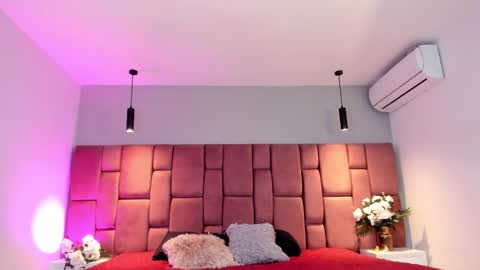 Snapshot of littlevaale chatting on 24, 10, 2025 littlevaale online show from 24, 10, 2025