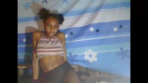 Snapshot of littleyanah chatting on 25, 10, 2025 yanah online show from 25, 10, 2025