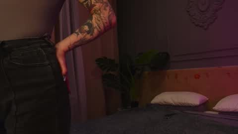 Snapshot of liv_fay chatting on 23, 10, 2025 Liv 3 online show from 23, 10, 2025