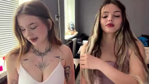 Lara and Lora online show from 27, 3, 2026