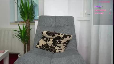 Snapshot of livmilani chatting on 14, 11, 2025 OnlyFans livia77 twitter liv20 4u online show from 14, 11, 2025